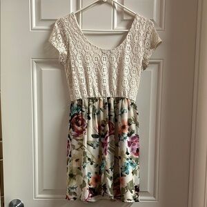 Floral Lace Women’s Small Dress